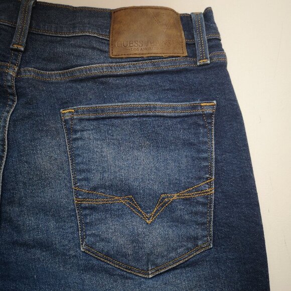 Guess Men's Size 36/32 Vermont Slim Medium Wash Blue Jeans - Picture 10 of 16